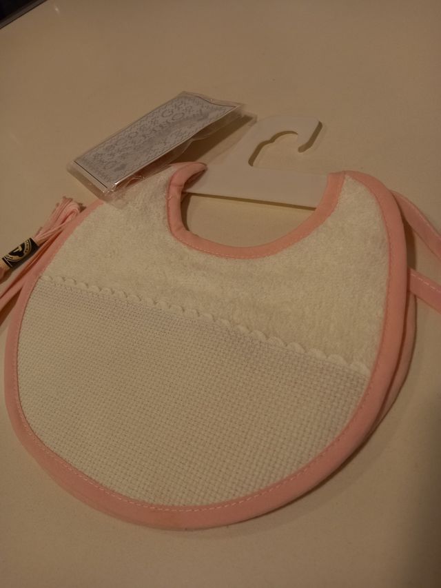 Par de baberos para bordar