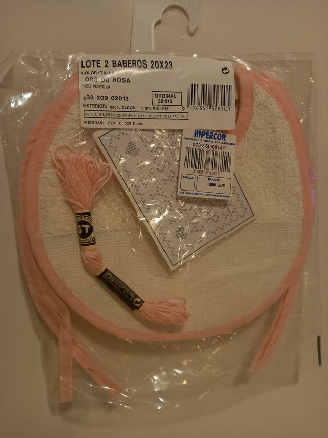 Par de baberos para bordar