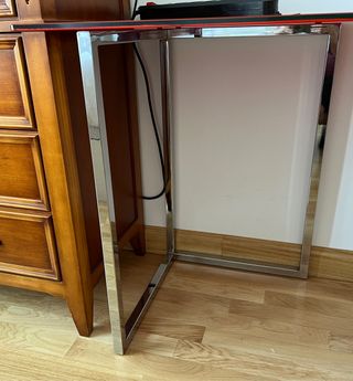 Mesa de cristal roja