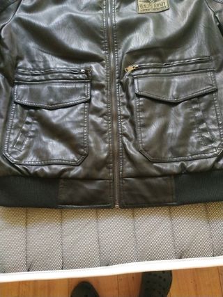 Chaqueta polipiel .