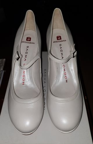Zapatos novia piel. Blanco perlado. Precio 120€