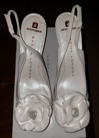 Zapatos novia piel. Blanco perlado. Precio 120€