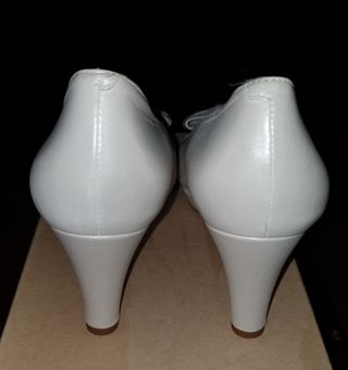 Zapatos novia piel. Blanco perlado. Precio 120€