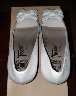 Zapatos novia piel. Blanco perlado. Precio 120€