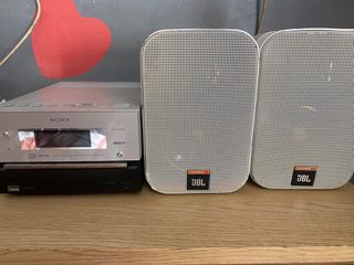 CD Sony y altavoces JBL