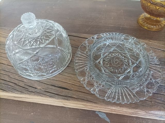 Quesera de cristal ornamentado