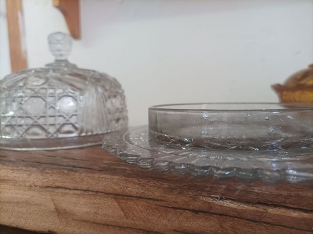Quesera de cristal ornamentado