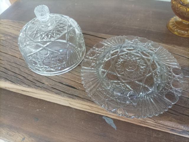 Quesera de cristal ornamentado