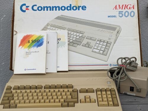 Amiga 500 con todos sus accesorios.