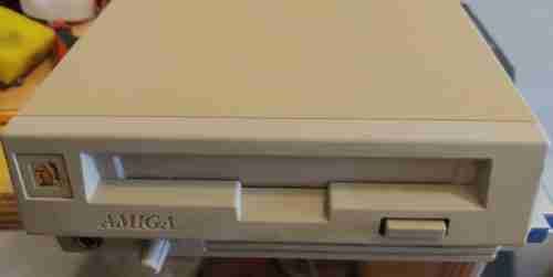 Amiga 500 con todos sus accesorios.