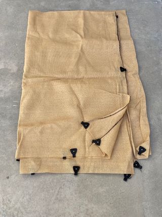 Toldo rafia de plástico con fijaciones. 3 x 2,85 m