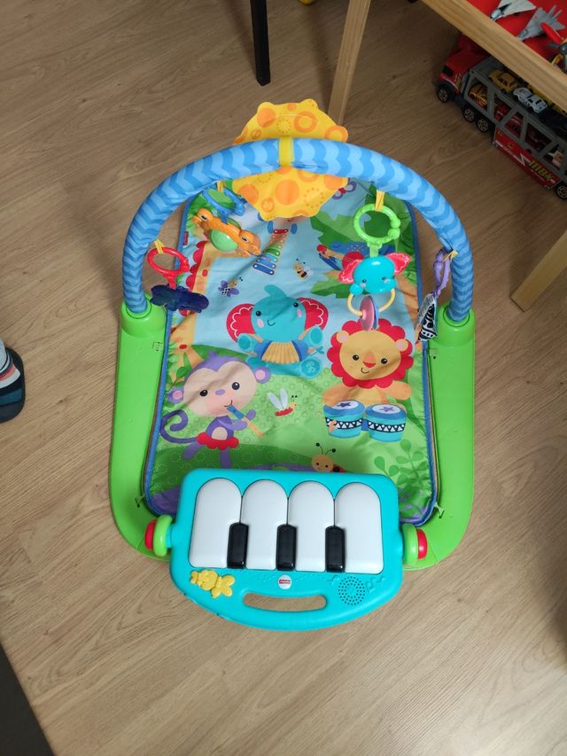 gimnasio bebé Fisher price