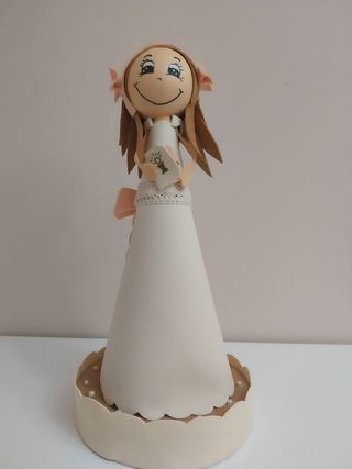 Muñeca fofucha de comunión. 
