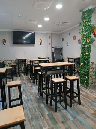 taburetes altos (minimo 6)