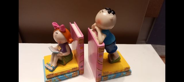 Sujeta libros infantiles