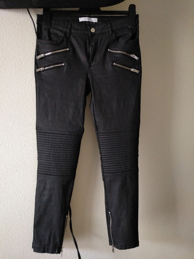 Pantalón MANGO negro. Talla 40