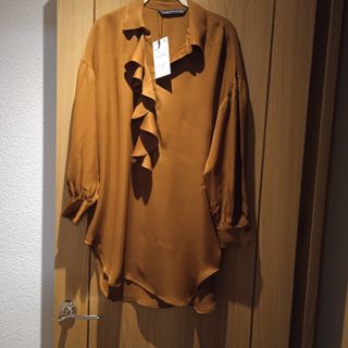 Vestido camisero.Zara.