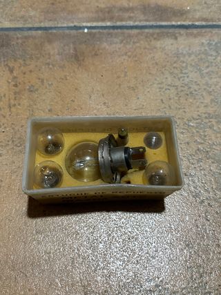Estuche bombillas Renault 4