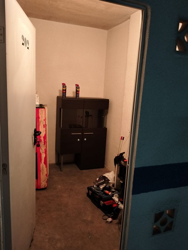 ysituado en zona fácil carga y descarga 9 metros cuadrados