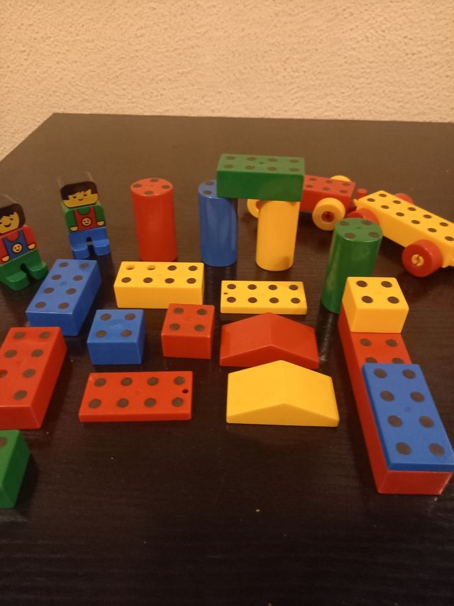 JUGUETE-PIEZAS PARA MONTAR