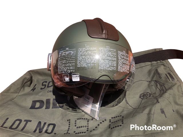 Casco de moto de la marca DIESEL fabricado por AGV