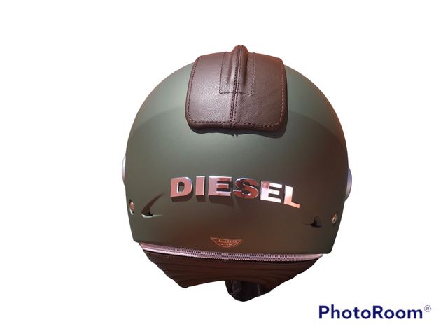 Casco de moto de la marca DIESEL fabricado por AGV