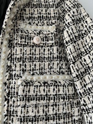 Chaqueta tipo Chanel pedrería