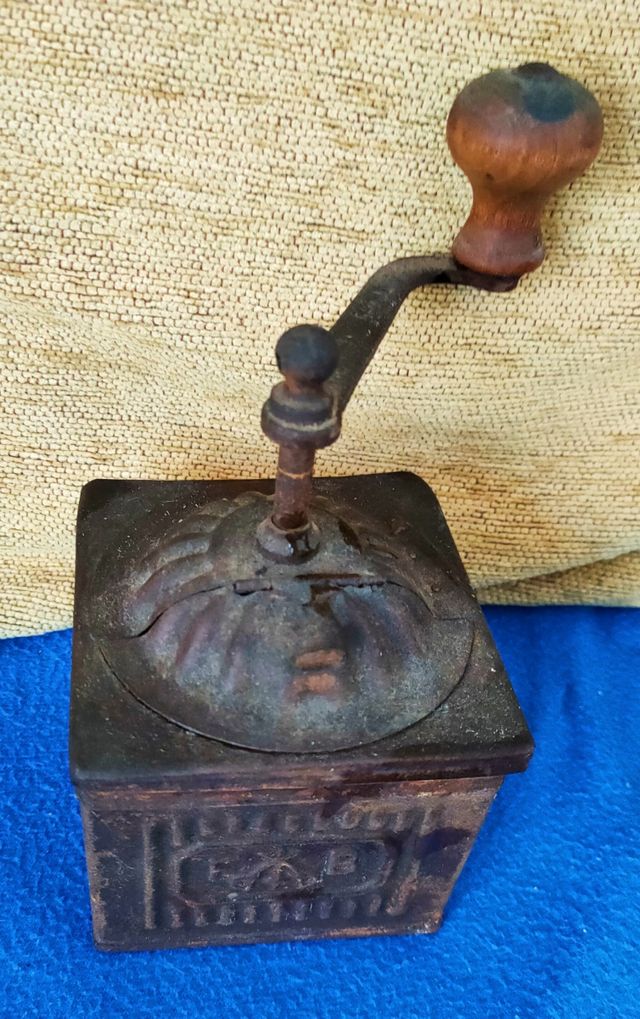 Antico macina caffè 3 Spade