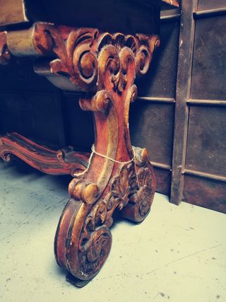 banco. mesa centro. antiguo.