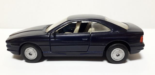 Miniatura BMW 850 I a 1/40