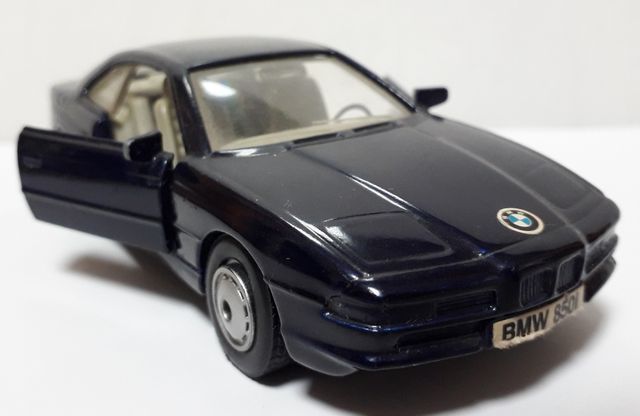 Miniatura BMW 850 I a 1/40