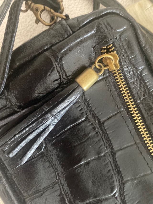 Bolso piel color negro. Nuevo con etiquetas