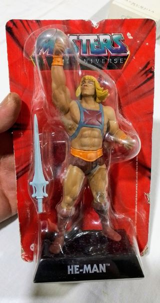 JABÓN , LUPA , MAQUINA Y MUÑECO