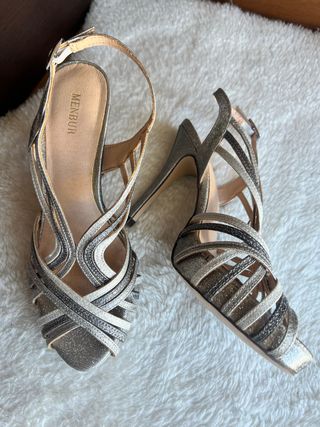 Sandalias fiesta de tacón plateadas Menbur