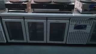 MAQUINARIA HOSTELERIA MESA REFRIGERADA ENSALADERA