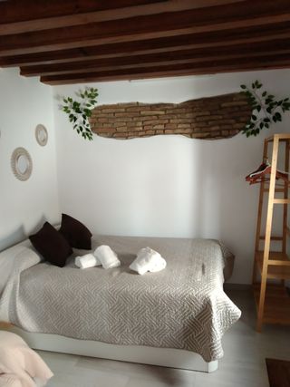 apartamento en Vejer de la frontera para dos personas a 15 minutos de la playa del palmar en pleno casco antiguo junto a la plaza de España con aire acondicionado