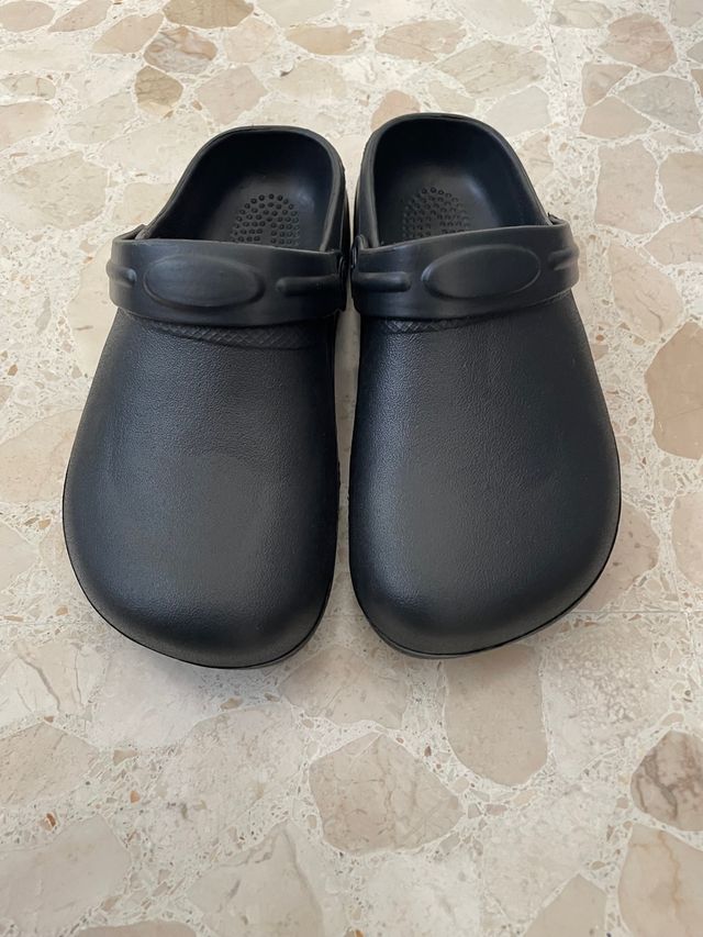 Zuecos negros talla 36
