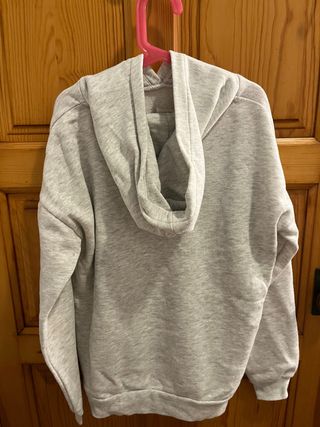 Sudadera gris con lentejuelas