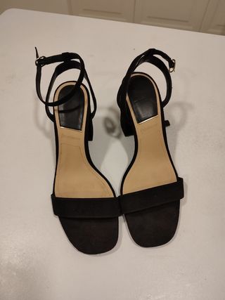 Sandalias talla 40.