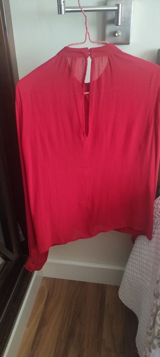 Camisa roja Stradivarius
