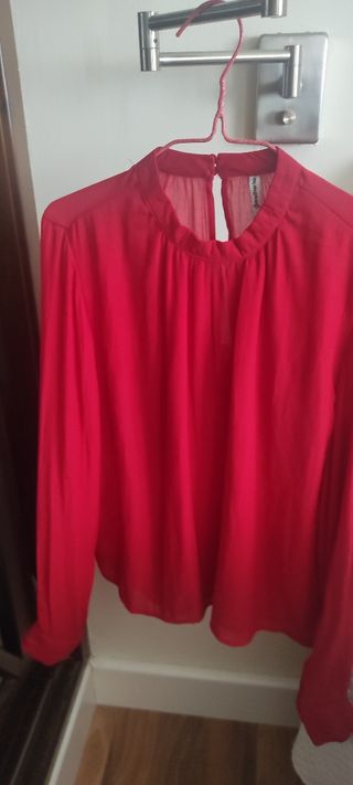 Camisa roja Stradivarius