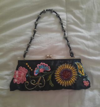 Clutch negro bordado