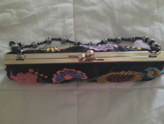 Clutch negro bordado