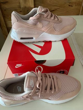 Zapatillas Nike mujer de segunda mano por 70 EUR en Puerto de Sagunto en  WALLAPOP