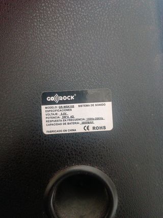 torre de altavoz karaoke con micrófono