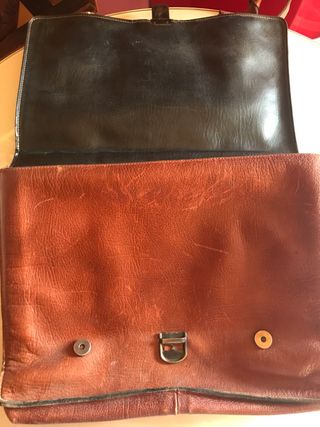 Cartera de piel tamaño portátil