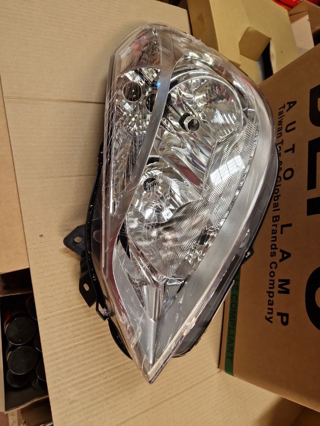 Faro Coche Renault CLIO III Principal Derecho