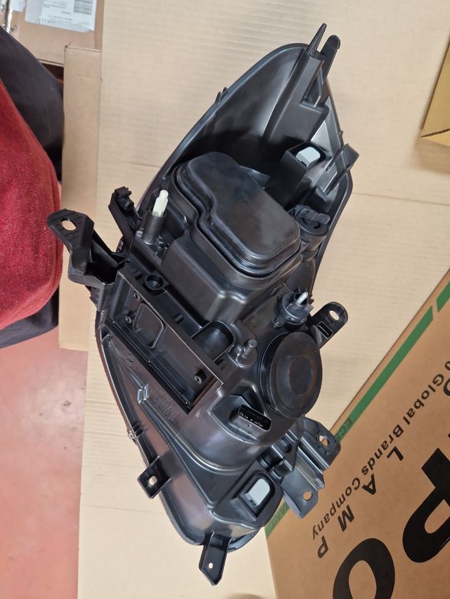 Faro Coche Renault CLIO III Principal Derecho