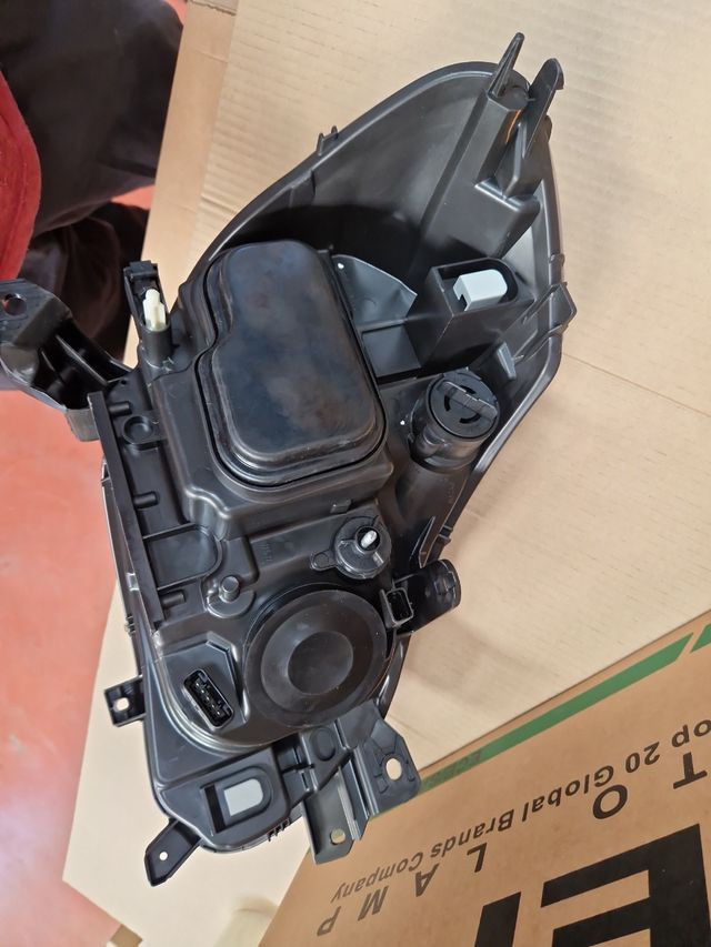 Faro Coche Renault CLIO III Principal Derecho