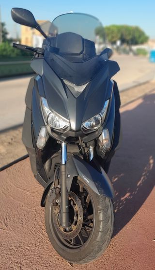 Yamaha XMAX 400 Iron Max